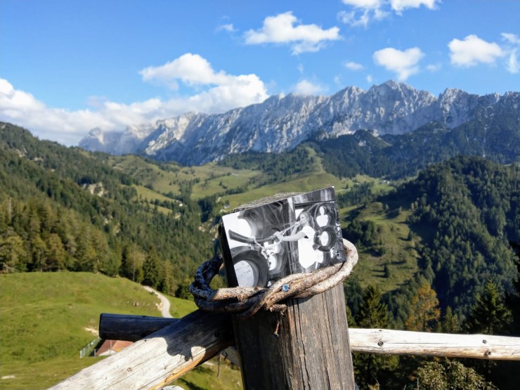 Türmerin-Postkarte in den Bergen